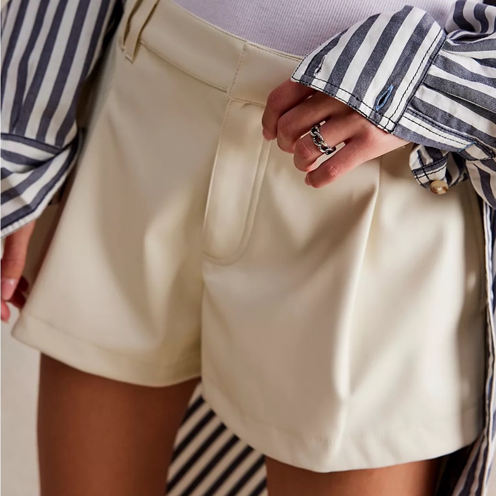 We The Free Free Reign Vegan Shorts leather bone - Picture 2 of 6